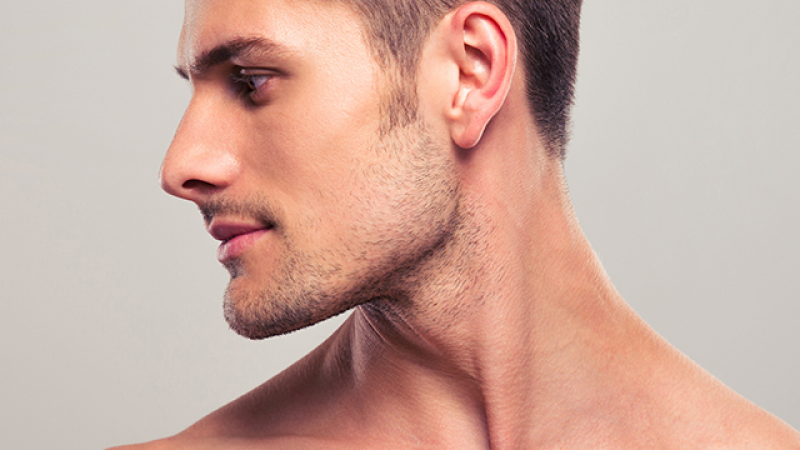 Jawline dolgusu ile çene hattı belirginleştirilir